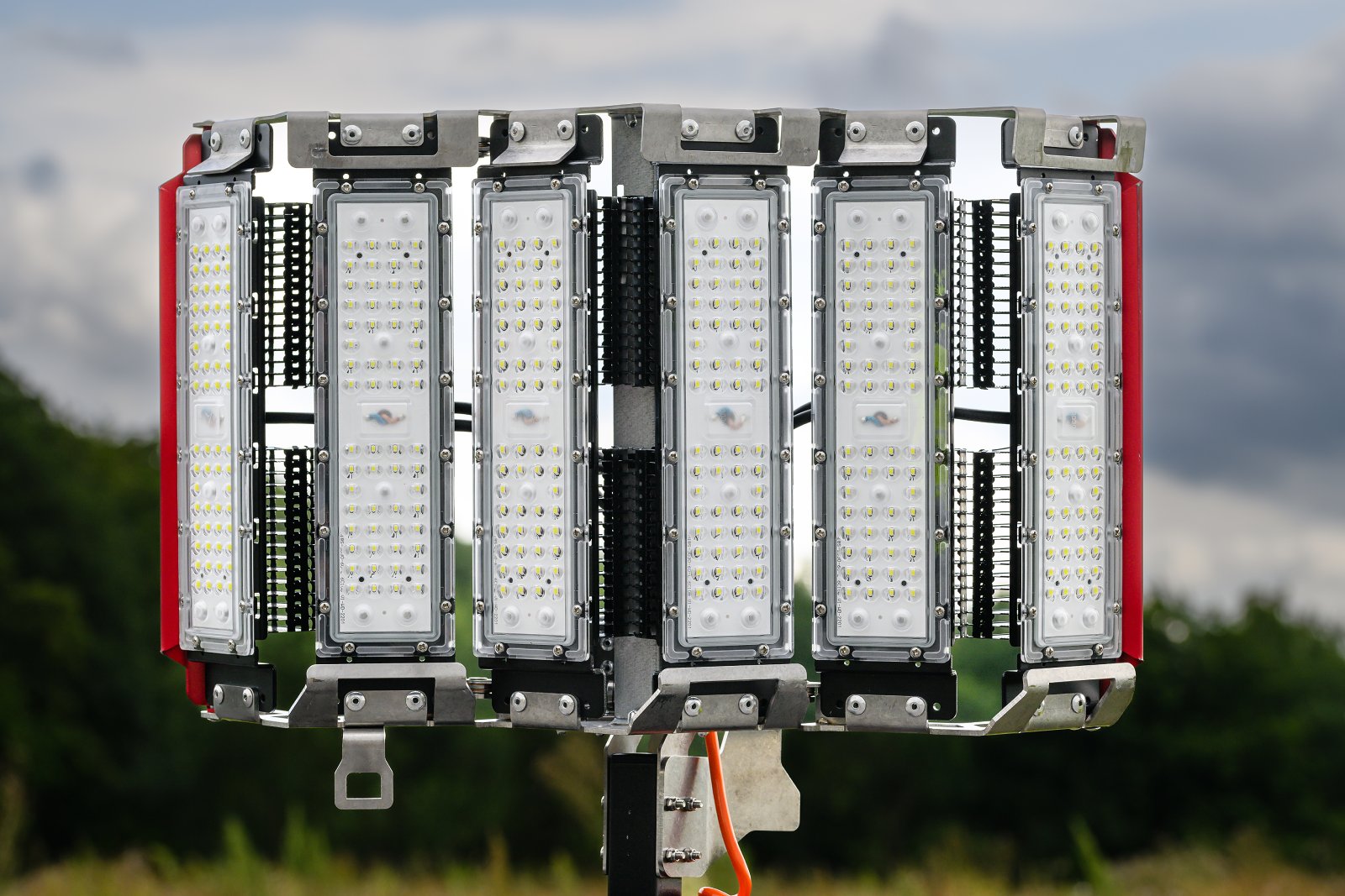 Baselight 320x Light Tower top LED set in 180° position